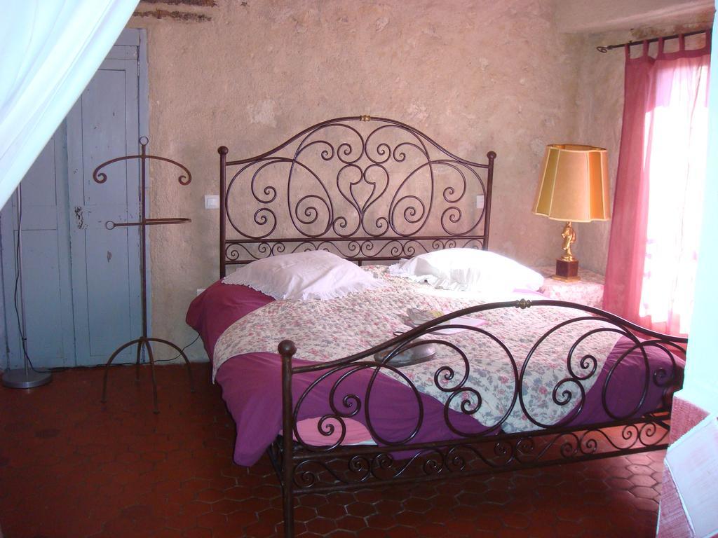 Ferme Saint Pierre Hotel Bargème Buitenkant foto