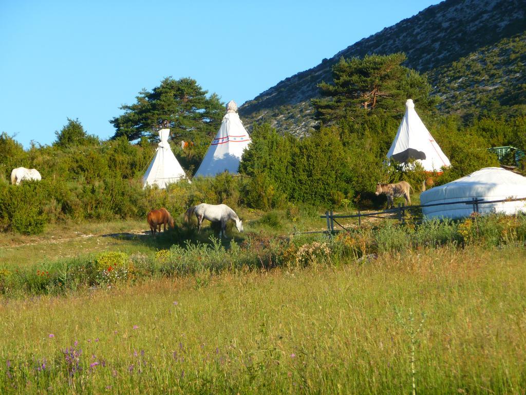 Ferme Saint Pierre Hotel Bargème Buitenkant foto